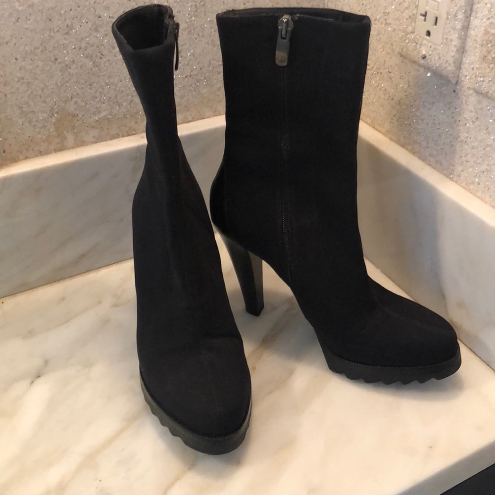 Donald J Pliner short boot Black size 61/2 M